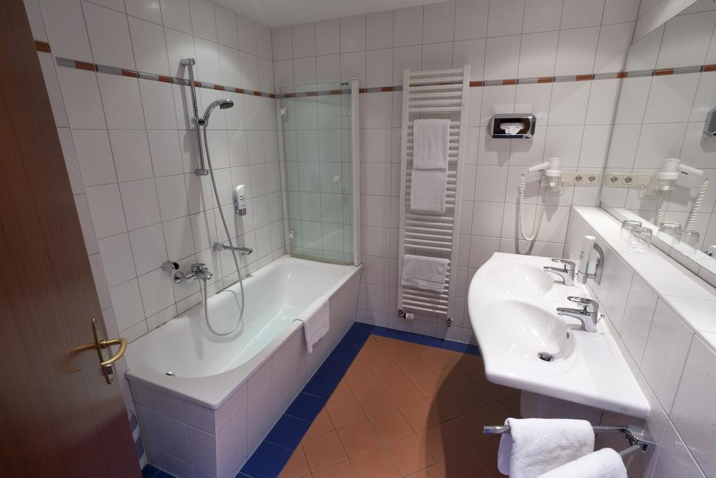 Moby Dick Hotel & Ferienwohnungen Wustrow  Habitación foto